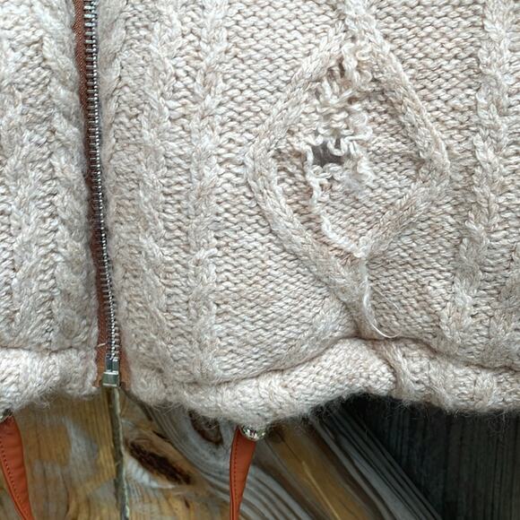 Blank NYC Sweater Puffer Short List Jacket Large Cream Damage - Picture 4 of 7